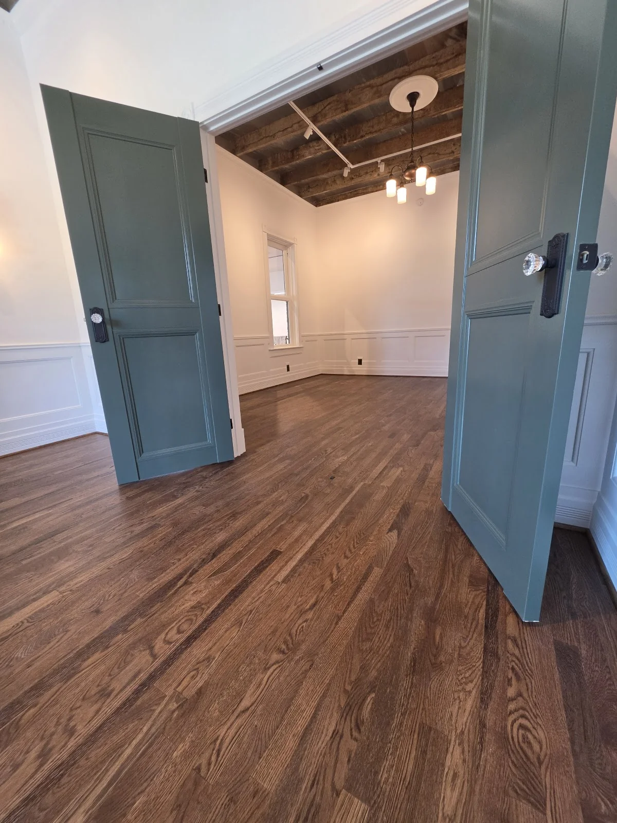 Friendly flooring experts in our showroom